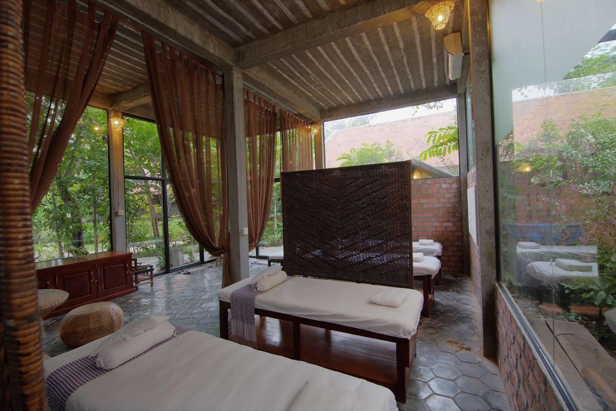 Palm Village Resort&Spa Siem Reap Exteriör bild